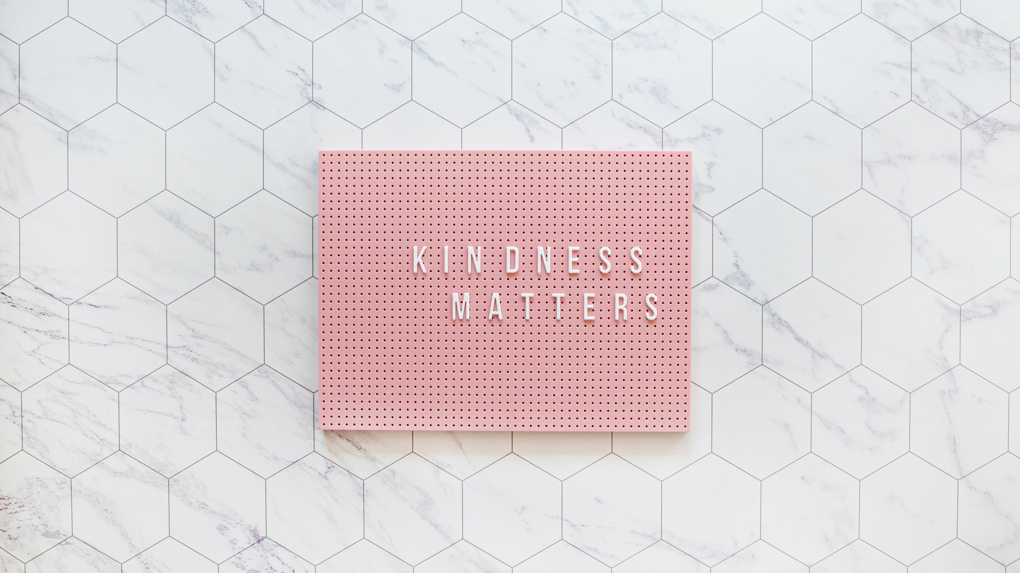 Celebrating Random Acts of Kindness Day - DefineMe