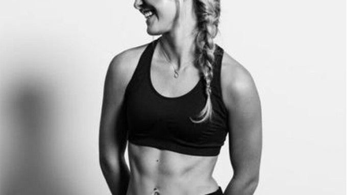 Paulina Machaj Inspiring us with her Ab Routine! 💪 - DefineMe